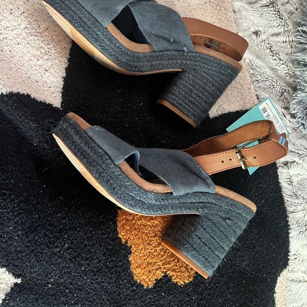 NWT TOMS IBIZA